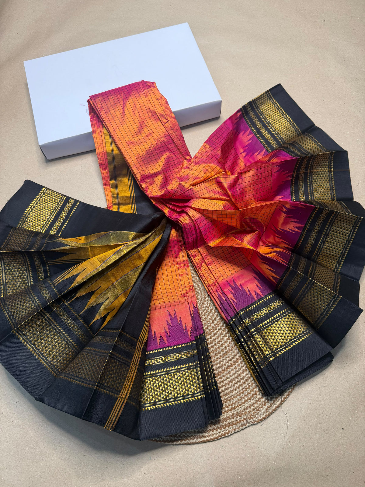 Material - pure silk 
Border - chikki paras
Saree Name -ilkal pure silk small kaddi checks with small temple border saree
Pallu -multi tope silk pallu
Blouse -contrast
Handloom -yes
Saree length- 6.2