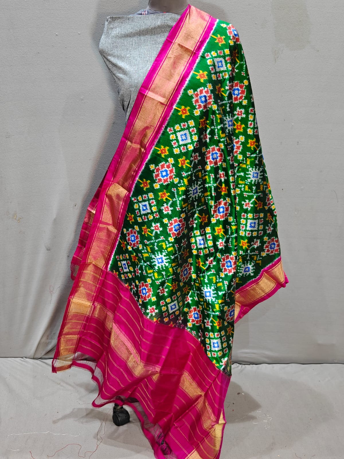 Pochampally IKKAT SILK duppata*
🎉*Length: 2.5 meters*
🎉*Height: 36 inches*
