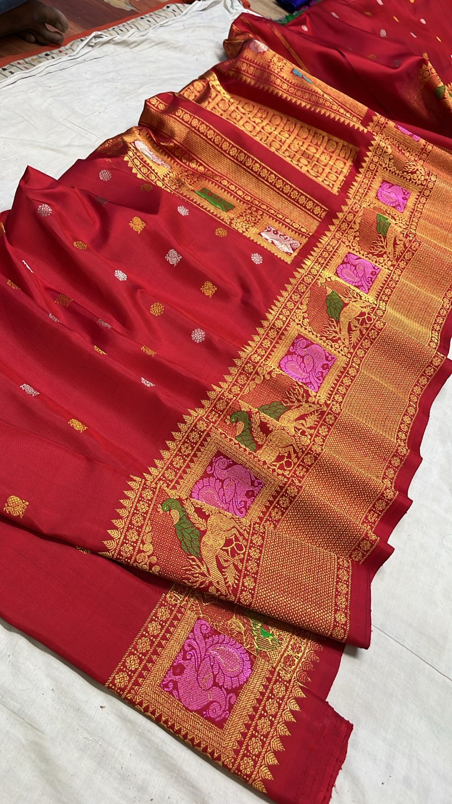 ✨✨Pure Gadwal Traditional
           Meenakari turning
           Border Pattu Sarees ✨✨