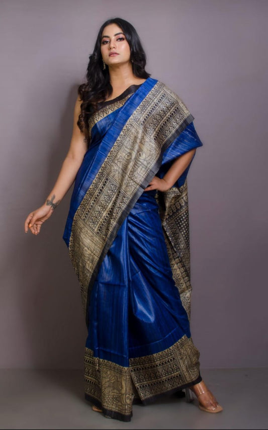 🪴New Design Of  Tussar By Ghicha Screen Print Silk Saree 
All Saree Comes  R Matching 
 Saree. Colour Tassels.
Hand Loom. Saree ..
Running Blouse..Pc ( Saree's Colour)
💯% Silk Saree Comes.With Silk Mark  Certificate (Tag)
Quality 💯% Assured