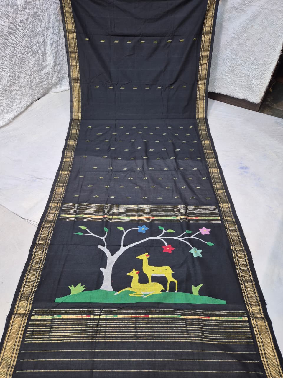 Yeola cotton paithani*
Pure cotton 
Handloom saree
Traditional Narali border 
Running blouse 
Shoulder butta 