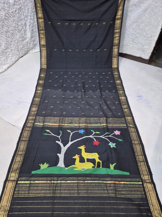 Yeola cotton paithani*
Pure cotton 
Handloom saree
Traditional Narali border 
Running blouse 
Shoulder butta 