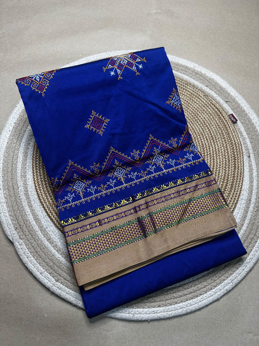 Material - shiny Maserised blended blended silk
Border - chikki paras
Saree Name -ilkal special kasuti saree
Pallu -patti pallu
Blouse -running 
Handloom -no
Saree length- 6.2