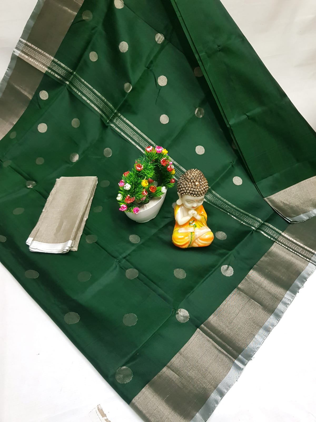 🌹uppada pattu🌹                                    💐 🌹  Dollar buta sarees 🌹💐
 🌹Good quality 💐👌👌👌
 Fabric: uppada pattu/pattu 💐💐
