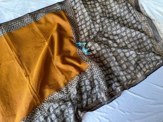 Summer special collection
Vanaspati ajark print

🥻🥻🥻🥻🥻🥻
 Kota saree new collection of Bagru print 
New collection Saree Kota Doriya .
Hand made 
Block print , Dabu print , Bagru print , vaspati print, ajark prijt
Saree length 5.5 mtr
Blouse.  80cm
Hand block printed