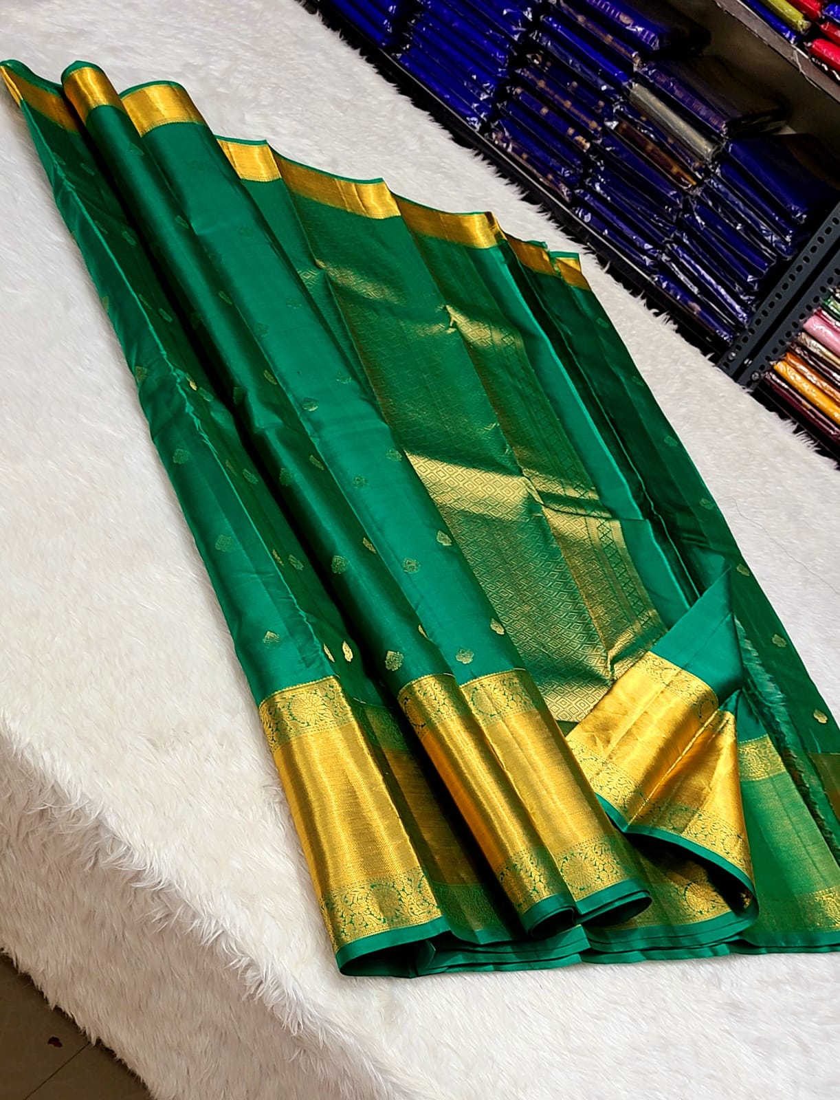 *100% PURE  Pure Silk KanjeevaramPURAM HANDWOVEN VERY PREMIUM QUALITY 1G SELF PATTERN SILK SAREES*

*1 GRAM GOLD PURE ZARI WEAVING*
*SILK MARK CERTIFICATE ATTACHED*

GOLD ZARI WEAVING PAKKKA HANDLOOM

EXCLUSIVE COLLECTION SUNDAY OFFER
