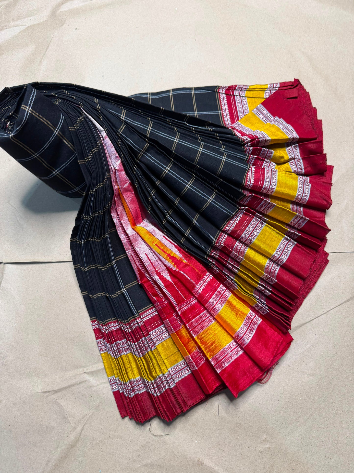 Material - viscos by cotton with Cotton By Cottan 
Border - *Gayatri And Chikki Big border 
Saree Name -ilkal special Gayatri saree
Pallu -*silk pallu*
Blouse -running
Handloom - *Hand Loom*
Saree length- 7.2