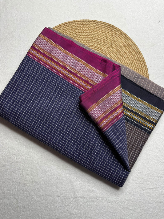 Cotton saree Chikki paras
Material - cotton by cotton 
Border - Chikki  border 
Saree Name - Ilkal cotton Chikki  sarees
Pallu - silk pallu 
Blouse -running
Handloom -yes
Saree length- 6.2
