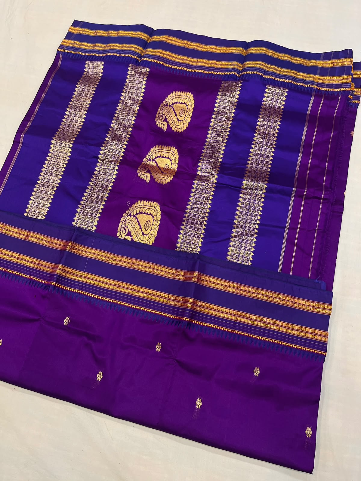 *Narayanpeth silk saree*
Running blouse 
Shoulder butti 
Pure silk
*Price: 6300/- + ship*