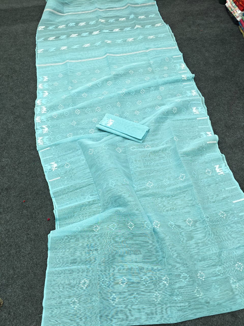 Authentic bangladesi 
half silk jamdani
With bp