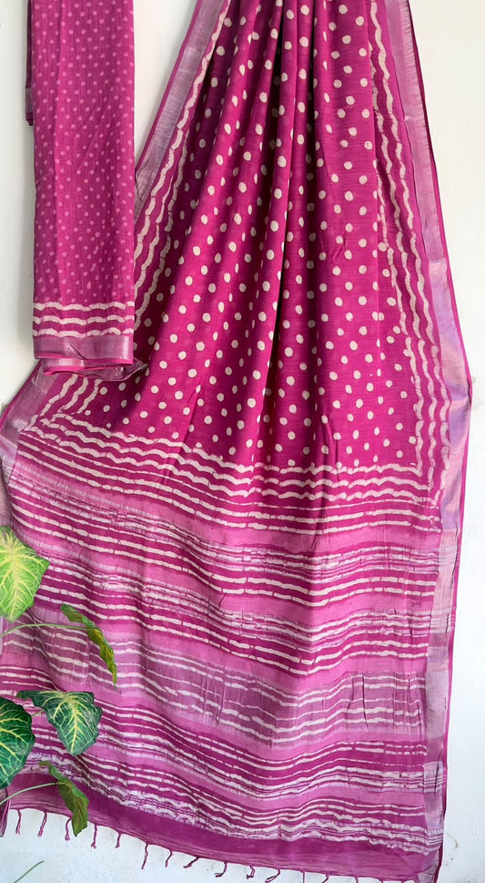👌🏻Linen collection 👌🏻
.... *Hand* block printed linen saree with blouse.....
Size 6.5 with blouse
Natural dye n colour
 
Pure hand ( without screen print ) 