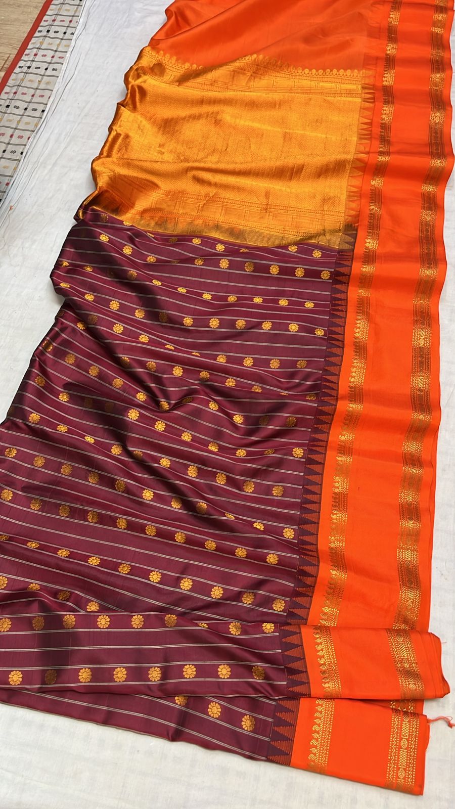 ✨✨Pure Gadwal Traditional Border Pattu Sarees with contrast blouse ✨✨
