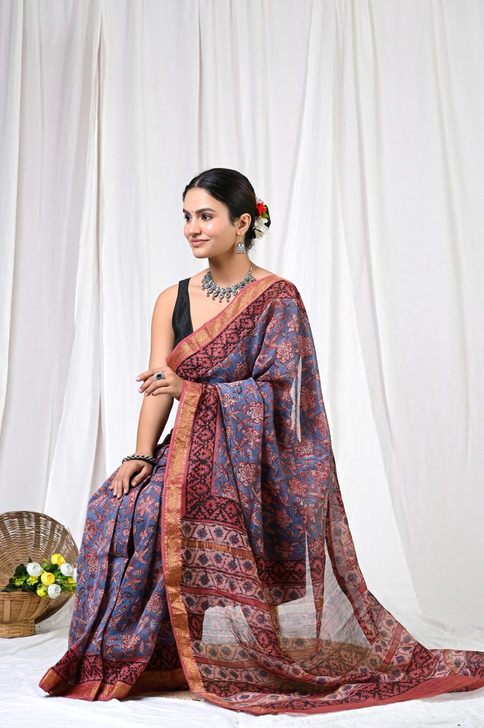 🍁new arrival🍁
Naspal pomegranate print 
👌Maheswari silk saree👌
Hand block printed Maheswari silk sarees with blouse
Size- 6.5 with blouse
Quality- silk by silk
Approx weight- 470 gram
👉Pure hand block
 