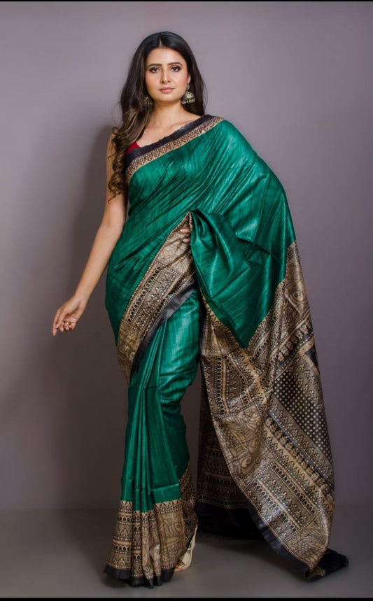🪴New Design Of  Tussar By Ghicha Screen Print Silk Saree 
All Saree Comes  R Matching 
 Saree. Colour Tassels.
Hand Loom. Saree ..
Running Blouse..Pc ( Saree's Colour)
💯% Silk Saree Comes.With Silk Mark  Certificate (Tag)
Quality 💯% Assured