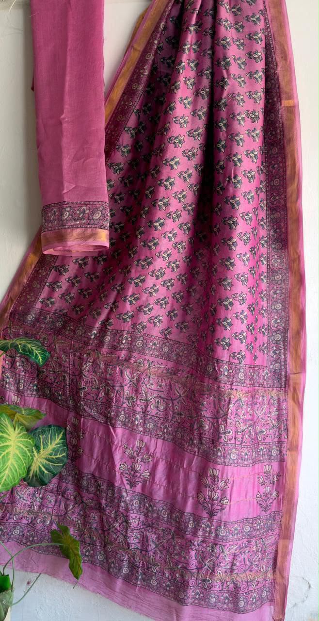 🍁Beautifully Crafted Maheshwari Silk Saree  collection🍁
 Specially Designed in Bagru  jahota rapid dabu hand block print
100% Natural Dye
Fabric : Maheshwari Silk 
Length : 5.5 Meters
Blouse Piece : 0.90 Meter