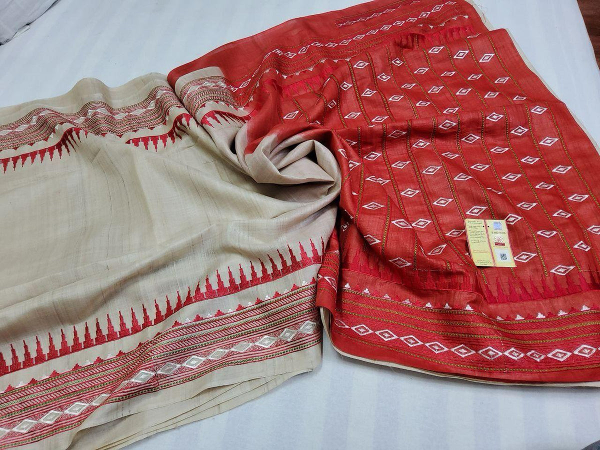 Pure tussar by  munga with beautiful temple embroidery design pallu and border silk handloom saree with blouse pc.
Available 
Best quality 
Silk mark tag 👈🏻