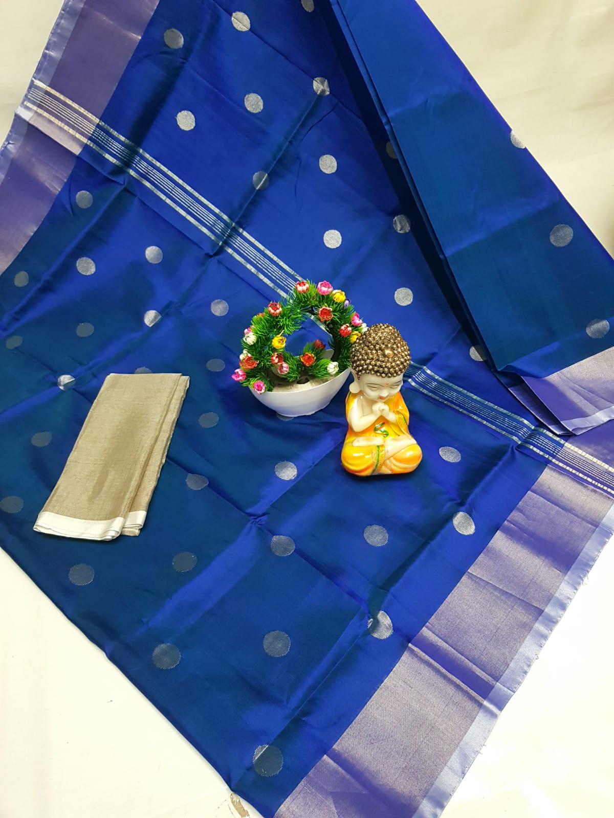 🌹uppada pattu🌹                                    💐 🌹  Dollar buta sarees 🌹💐
 🌹Good quality 💐👌👌👌
 Fabric: uppada pattu/pattu 💐💐
