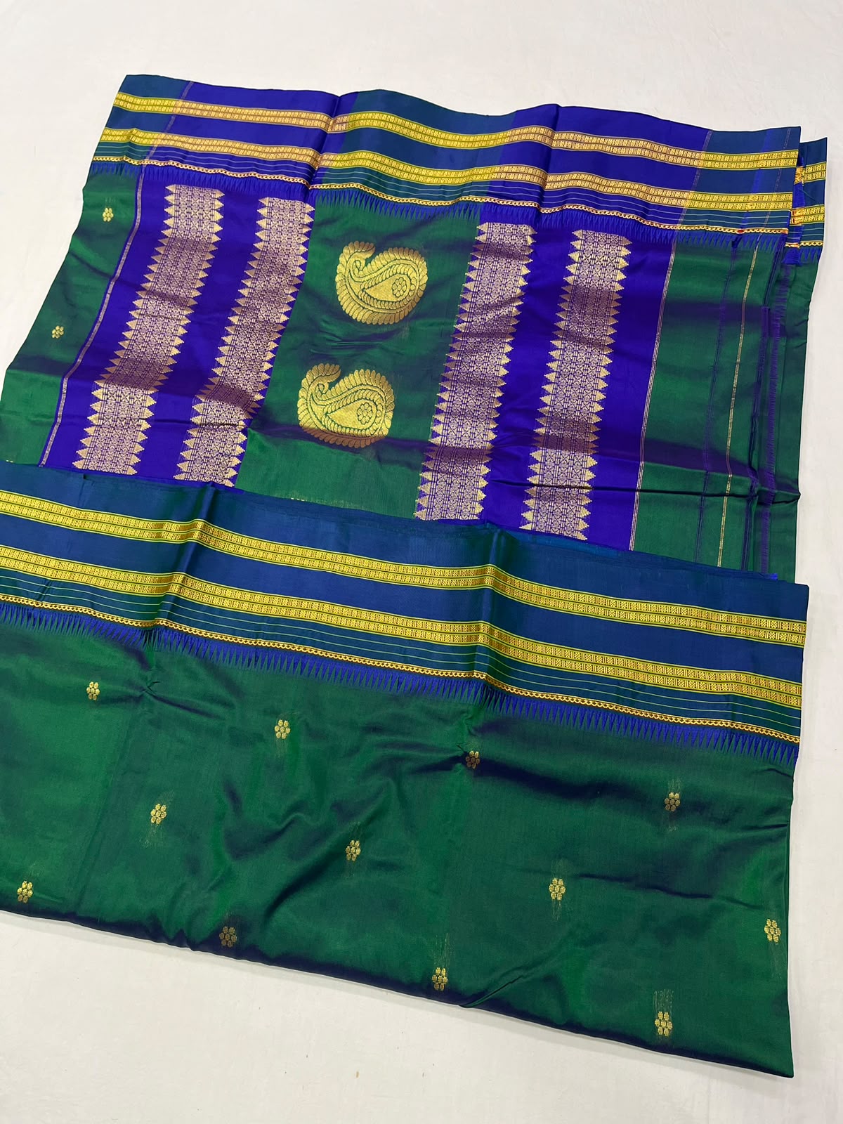 *Narayanpeth silk saree*
Running blouse 
Shoulder butti 
Pure silk
*Price: 6300/- + ship*