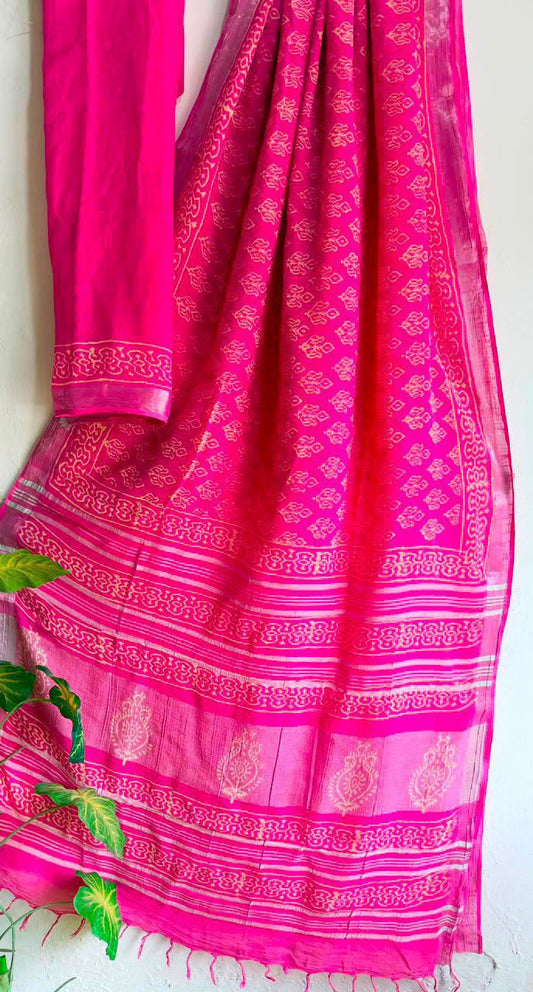 👌🏻Linen collection 👌🏻
.... *Hand* block printed linen saree with blouse.....
Size 6.5 with blouse
Natural dye n colour
 
Pure hand ( without screen print ) 