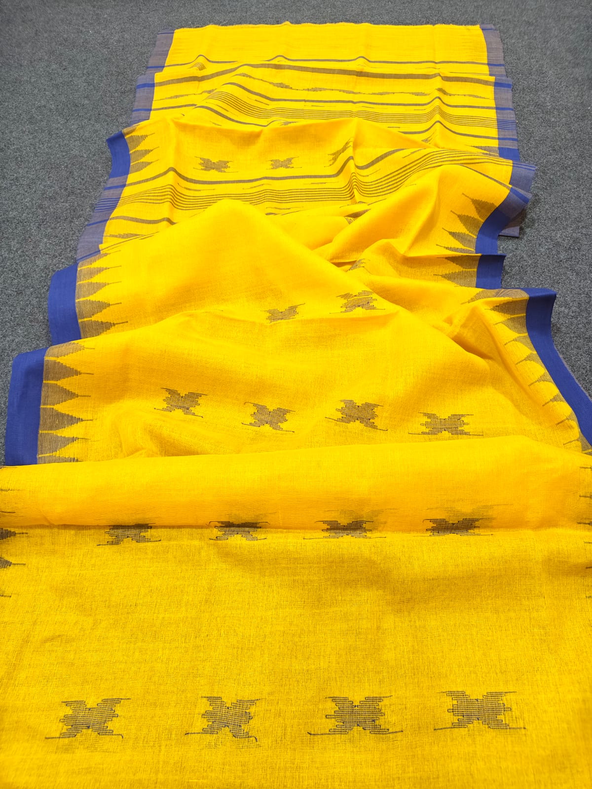 Authentic handloom 
monipuri cotton saree
With bp