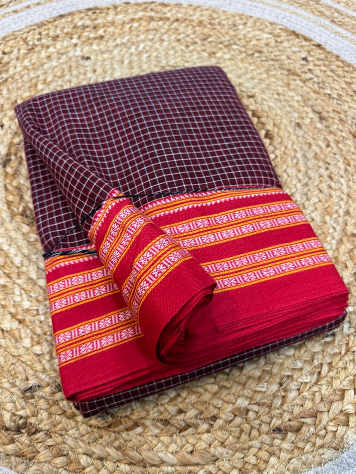 
Pure cotton handwoven *Goomi border & Gaadi border* saree With Running Blouse same as body 
With handloom tag . 