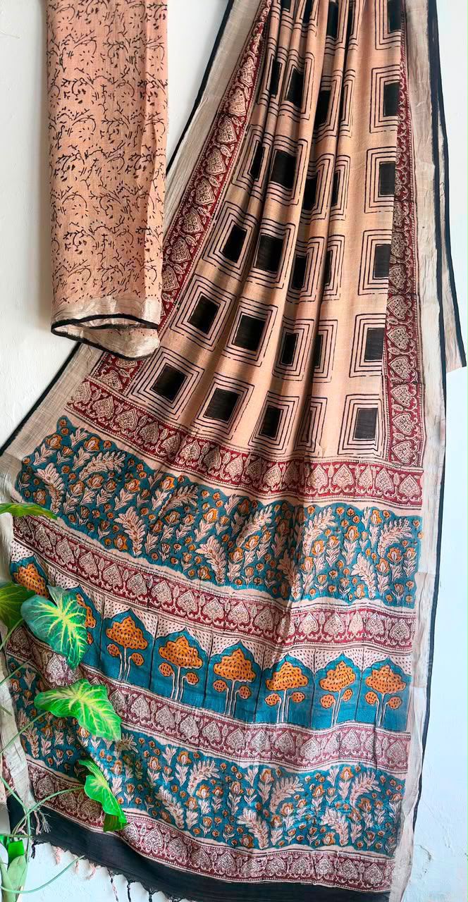 👌🏻Linen collection 👌🏻
.... *Hand* block printed linen saree with blouse.....
Size 6.5 with blouse
Natural dye n colour
 
Pure hand ( without screen print ) 