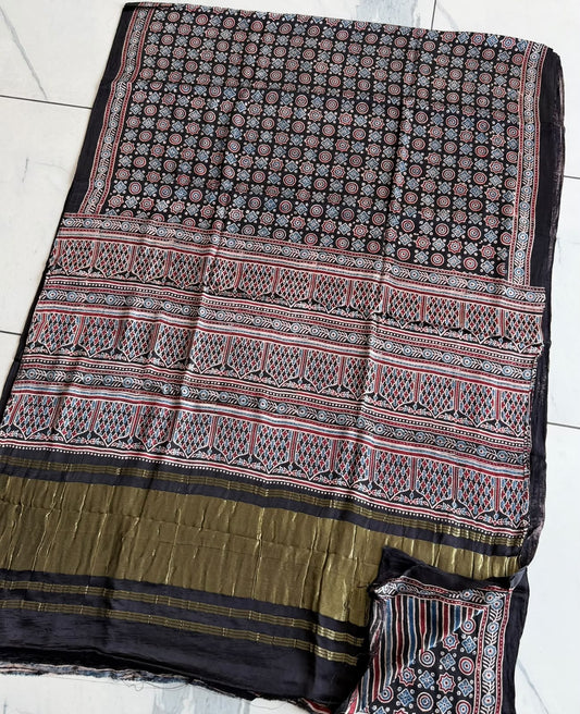 New Arrival Premium Modal Silk 2pc Suit
Top – Modal Silk (2.50 mtr)
Dupatta – Modal Silk (2.50 mtr)
Vanaspati Ajrakh
Kutch Ajrakh Elegant look | Premium Quality | Festive & Party Wear
