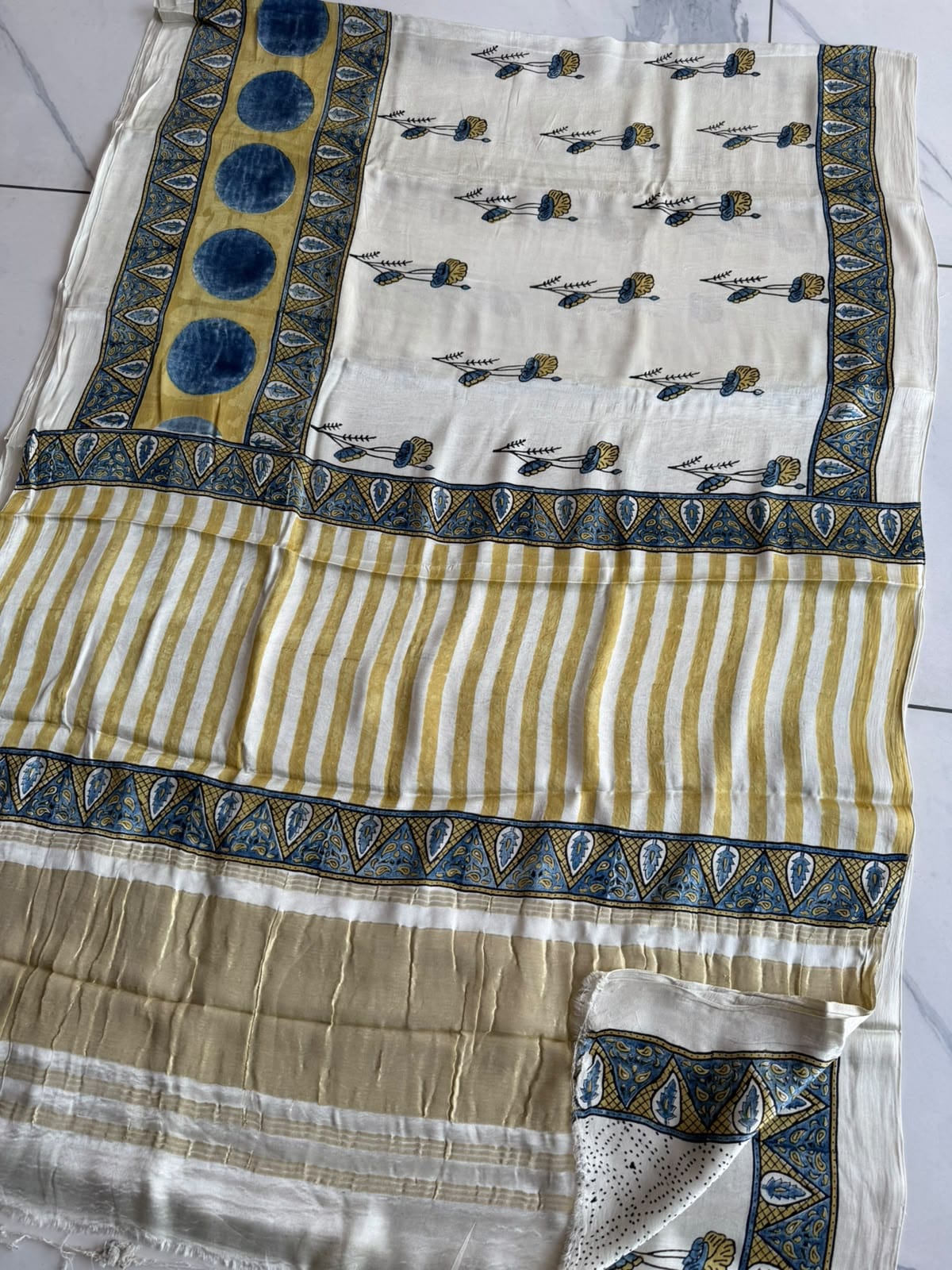 New Arrival Premium Modal Silk 2pc Suit
Top – Modal Silk (2.50 mtr)
Dupatta – Modal Silk (2.50 mtr)
Vanaspati Ajrakh
Kutch Ajrakh Elegant look | Premium Quality | Festive & Party Wear
