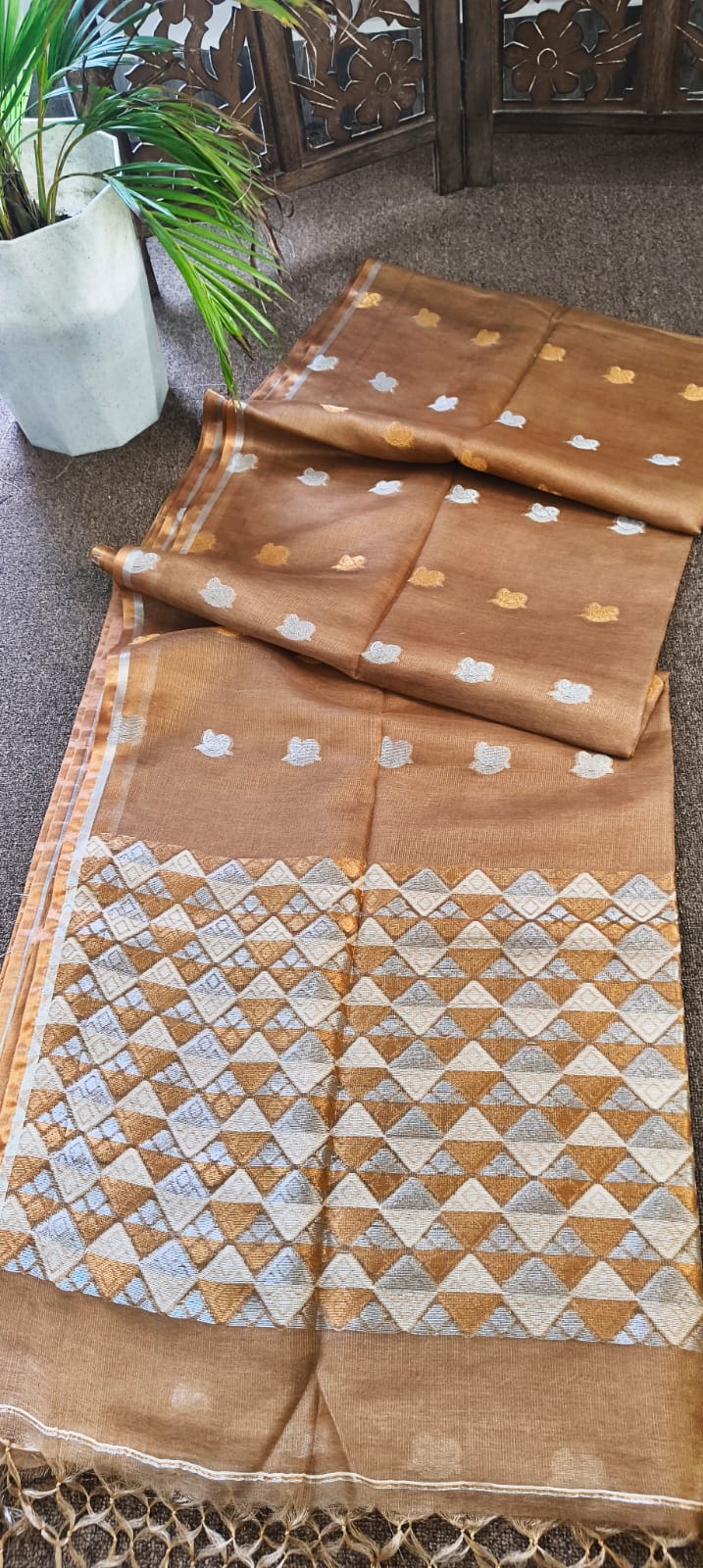 Tissu tussar jamdani
Pure gachi tussar
With bp

