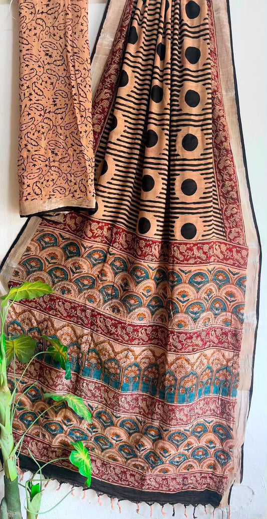 👌🏻Linen collection 👌🏻
.... *Hand* block printed linen saree with blouse.....
Size 6.5 with blouse
Natural dye n colour
 
Pure hand ( without screen print ) 