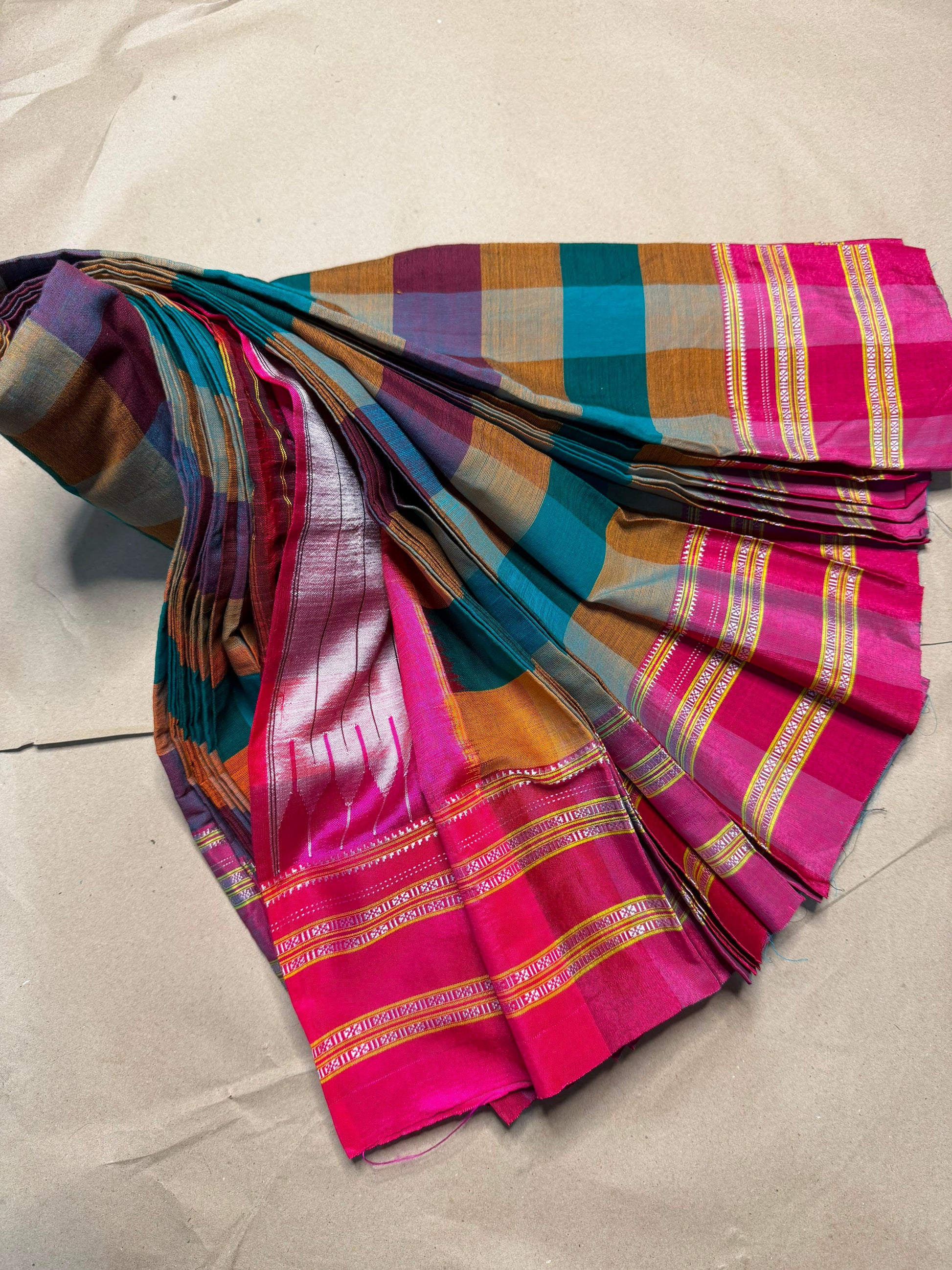 Material - viscos by cotton with Cotton By Cottan 
Border - *Gayatri And Chikki Big border 
Saree Name -ilkal special Gayatri saree
Pallu -*silk pallu*
Blouse -running
Handloom - *Hand Loom*
Saree length- 7.2