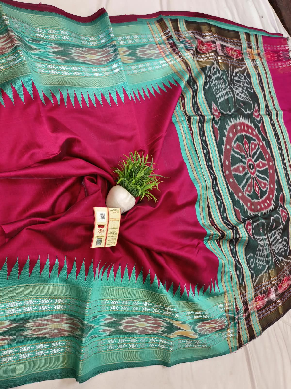 *Pure raw silk handloom Ikkat and vidarbha temple border saree with contrast blouse*
Pure raw silk saree
Silk mark certified
Handloom made
Best quality