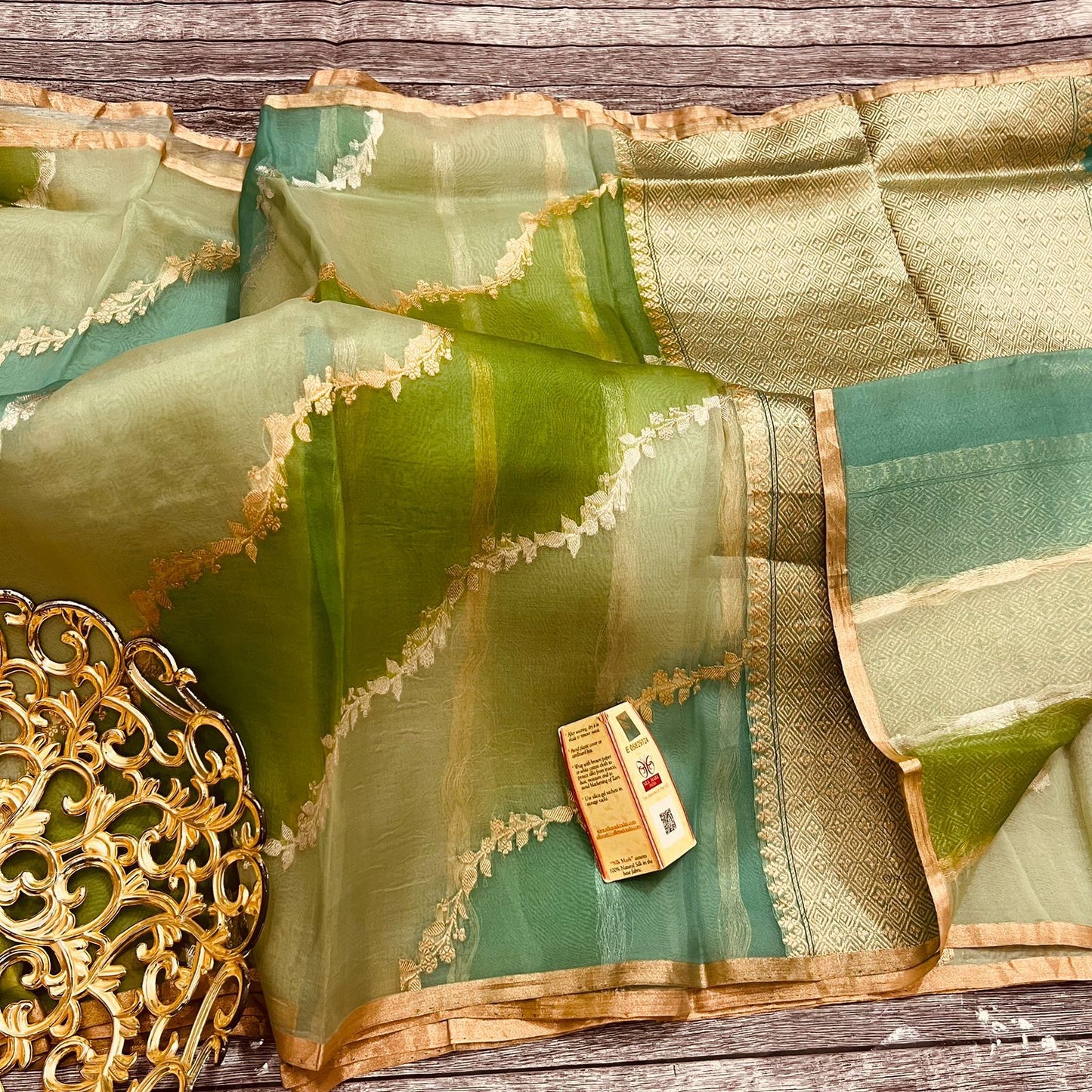 Raveena | Rangkat banarasi Saree