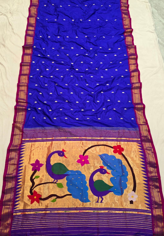 *Yeola Paithani*
Pure Silk 
Fancy pallu 
💯 Handwoven 
Silkmark Certified 
Shoulder Buttis 
Quality Weaving 👌🏼 
With Running Blouse 

