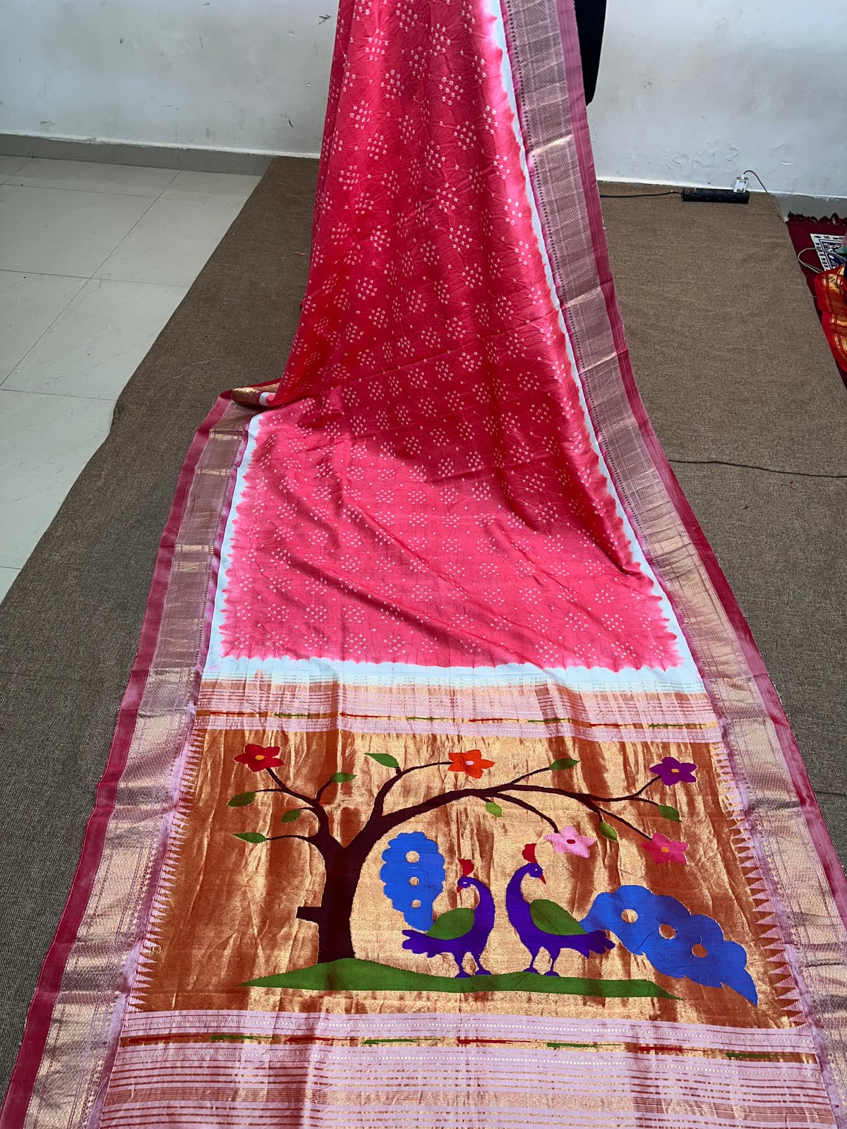 Handmad bandhni
 on pure.silk
 handwoven paithani 