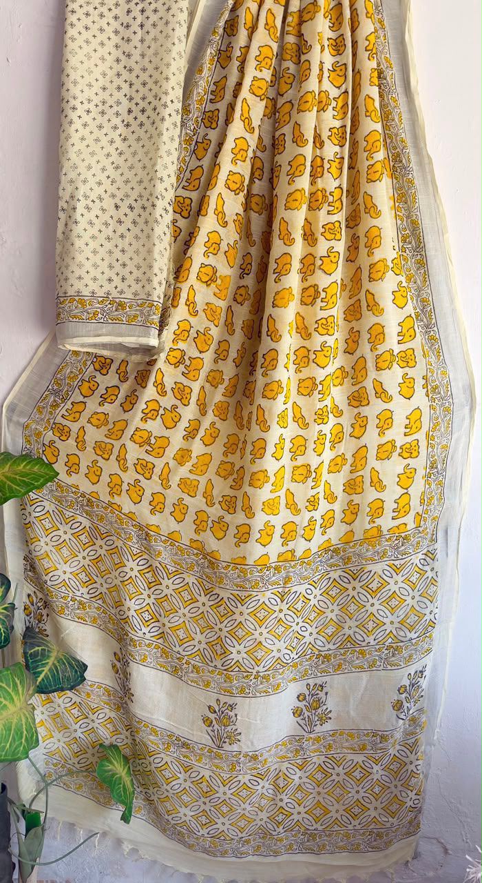 👌🏻Linen collection 👌🏻
.... *Hand* block printed linen saree with blouse.....
Size 6.5 with blouse
Natural dye n colour
 
Pure hand ( without screen print ) 