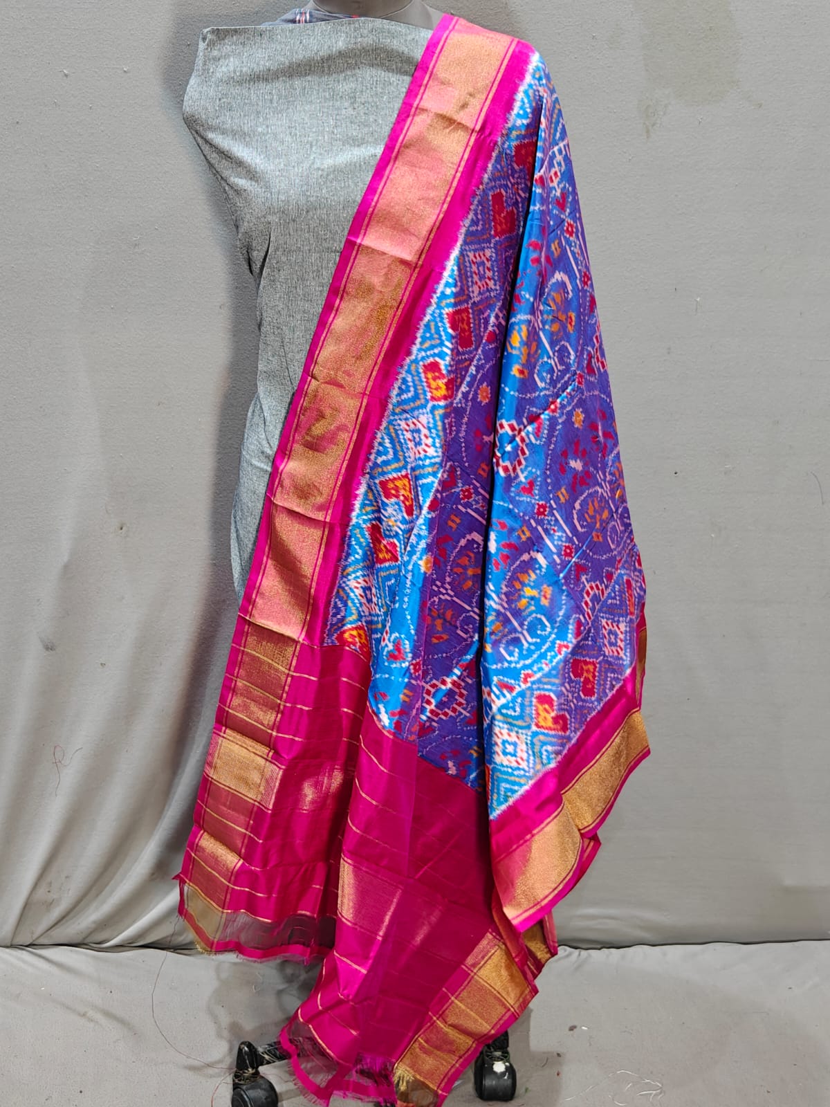 Pochampally IKKAT SILK duppata*
🎉*Length: 2.5 meters*
🎉*Height: 36 inches*
