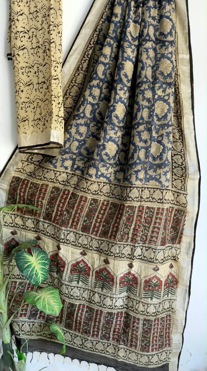 👌🏻Linen collection 👌🏻
.... *Hand* block printed linen saree with blouse.....
Size 6.5 with blouse
Natural dye n colour
 
Pure hand ( without screen print ) 