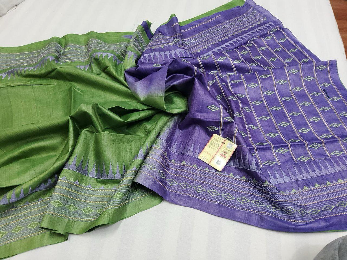 Pure tussar by  munga with beautiful temple embroidery design pallu and border silk handloom saree with blouse pc.
Available 
Best quality 
Silk mark tag 👈🏻