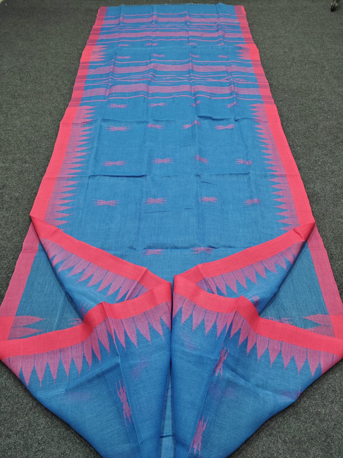Handloom manipuri cotton saree
With bp