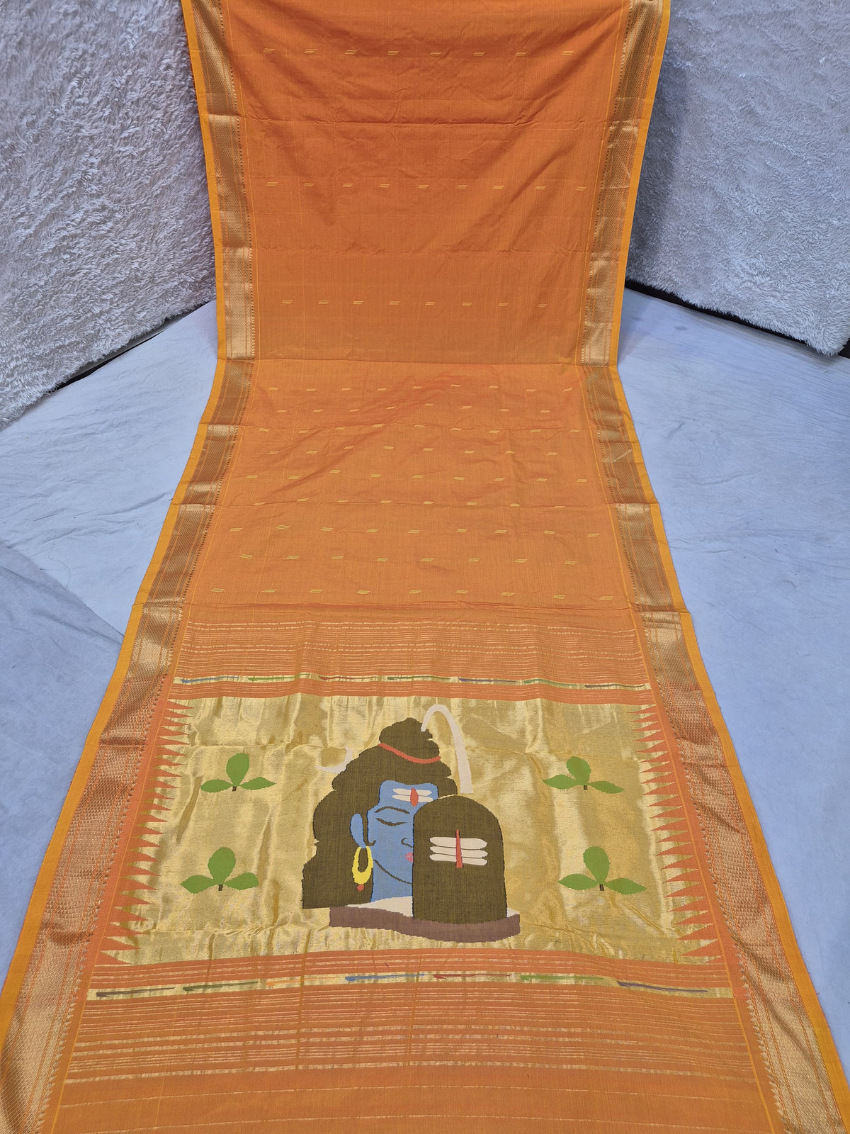 Yeola cotton paithani*
Pure cotton 
Handloom saree
Traditional Narali border 
Running blouse 
Shoulder butta 