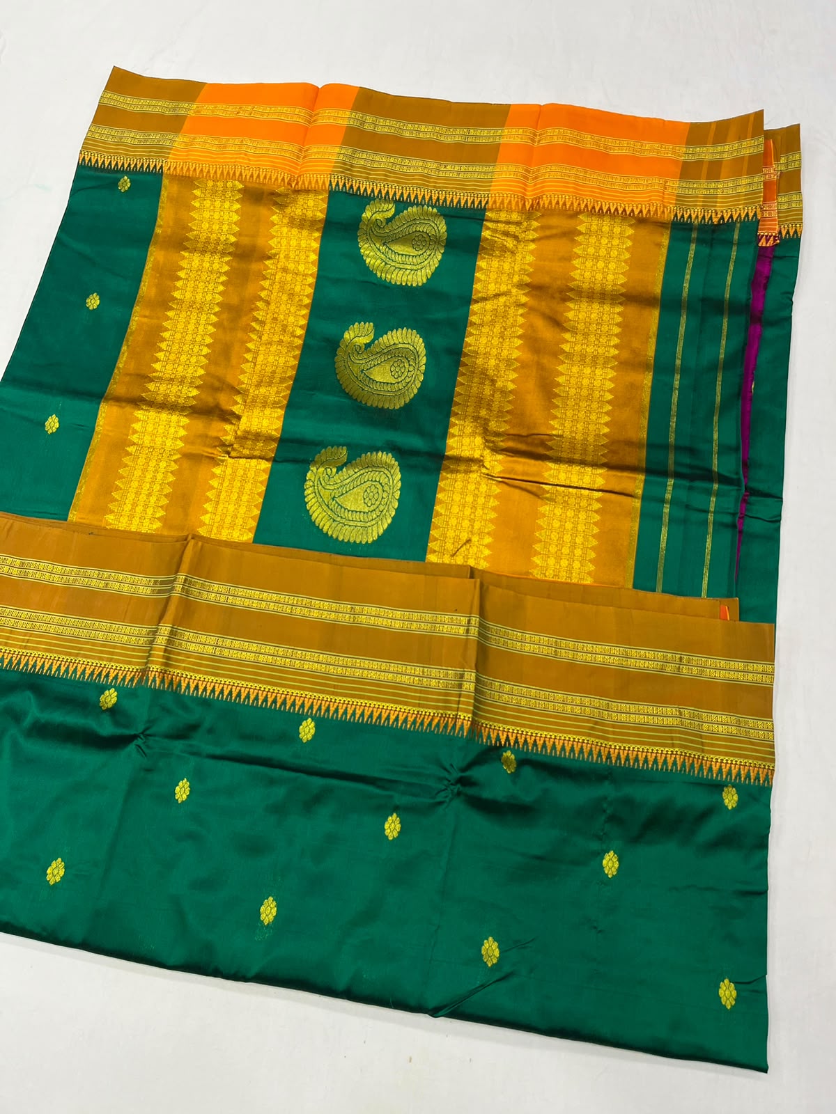 *Narayanpeth silk saree*
Running blouse 
Shoulder butti 
Pure silk
*Price: 6300/- + ship*
