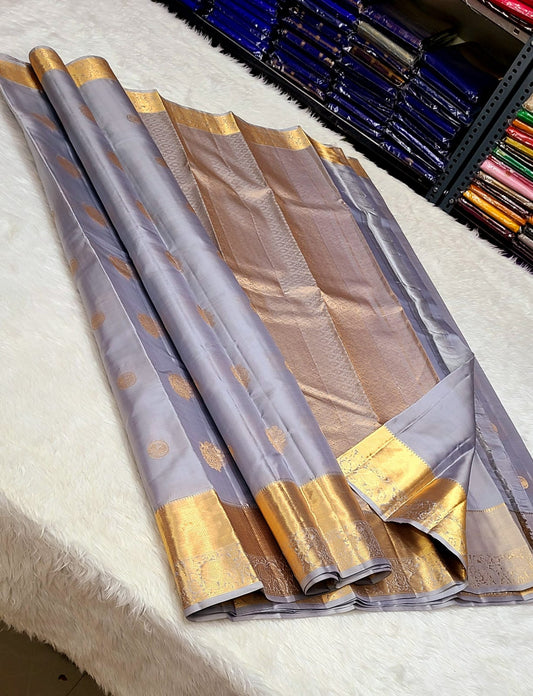 *100% PURE  Pure Silk KanjeevaramPURAM HANDWOVEN VERY PREMIUM QUALITY 1G SELF PATTERN SILK SAREES*

*1 GRAM GOLD PURE ZARI WEAVING*
*SILK MARK CERTIFICATE ATTACHED*

GOLD ZARI WEAVING PAKKKA HANDLOOM

EXCLUSIVE COLLECTION SUNDAY OFFER
