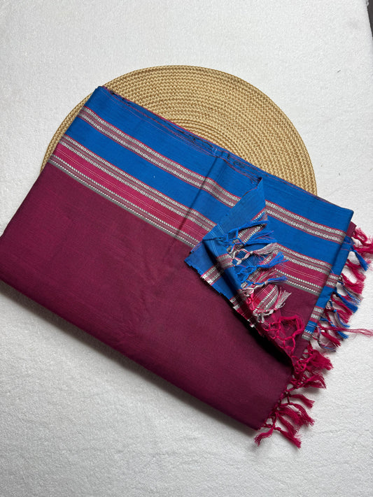 Cotton saree Chikki paras
Material - cotton by cotton 
Border - Chikki  border 
Saree Name - Ilkal cotton Chikki  sarees
Pallu - silk pallu 
Blouse -running
Handloom -yes
Saree length- 6.2
