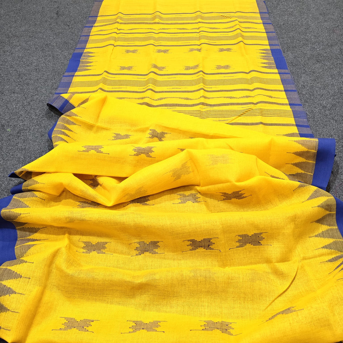 Authentic handloom
 monipuri cotton saree
With bp
