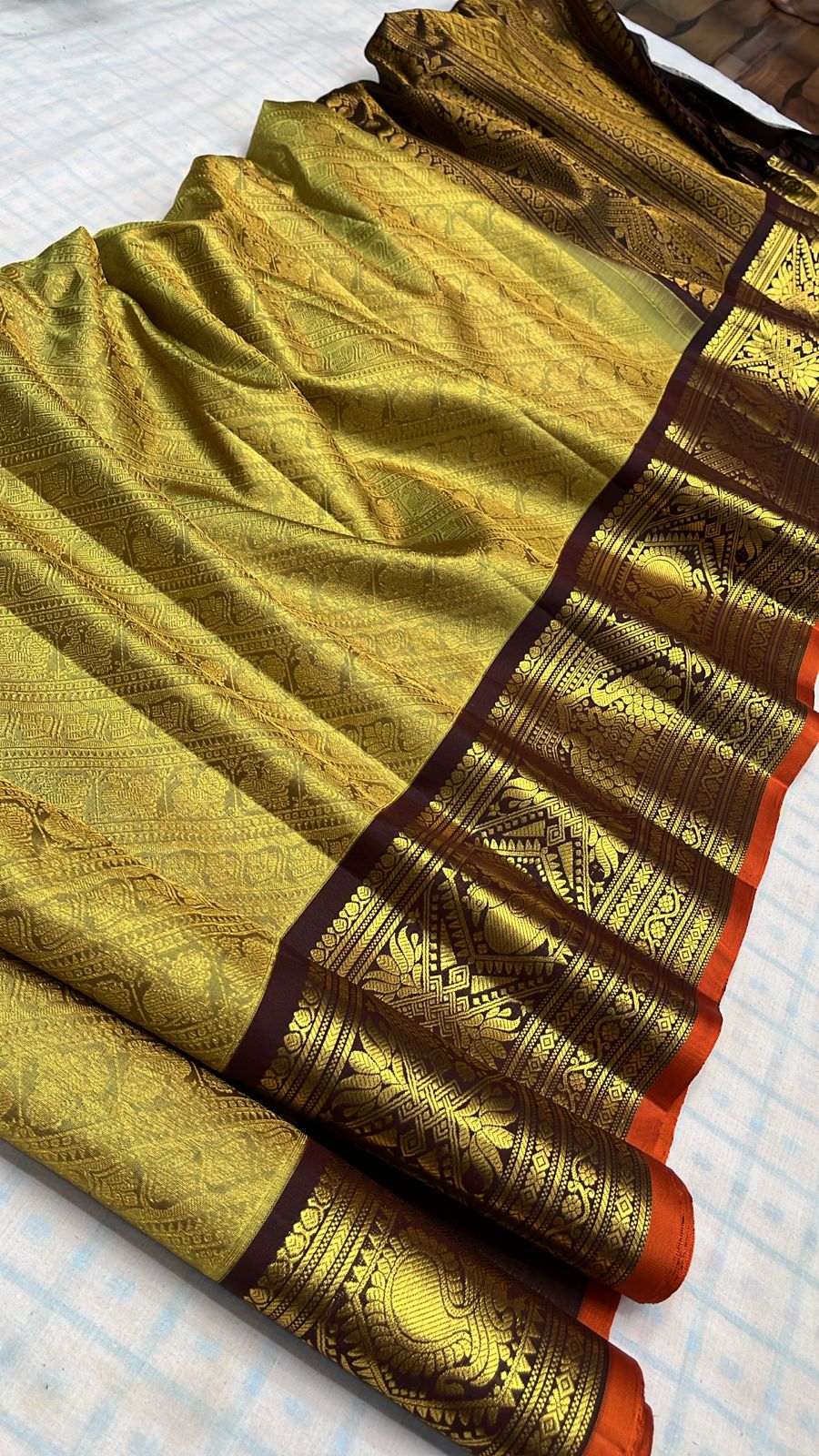 ✨✨Pure Gadwal Traditional
          Border Brocade 
          Pattu Sarees ✨✨