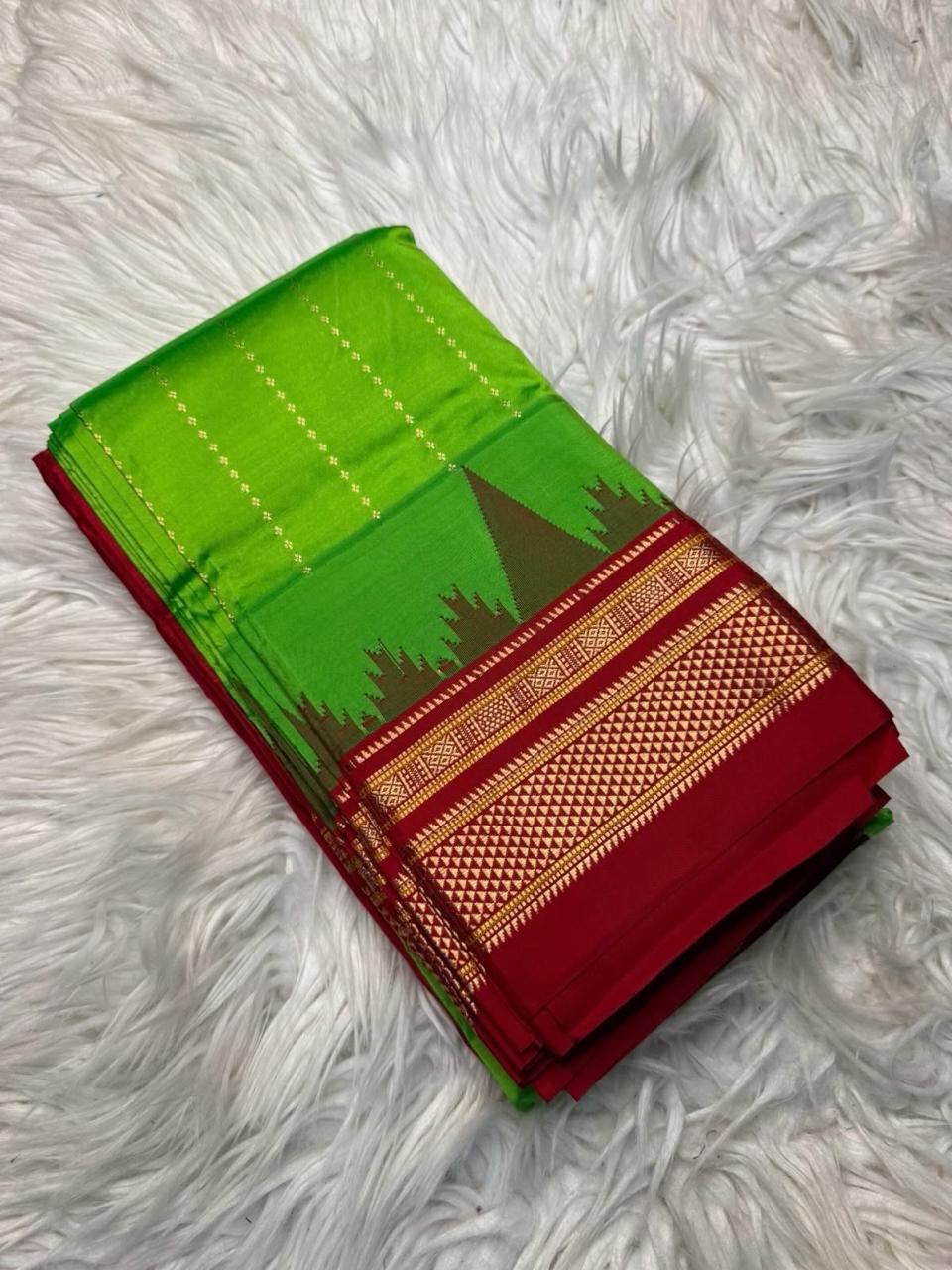 Material - pure silk 
Border - chikki paras
Saree Name -ilkal pure silk horizontal and also vertical stripes jari with temple border saree
Pallu -silk pallu
Blouse -contrast
Handloom -yes
Saree length- 6.2