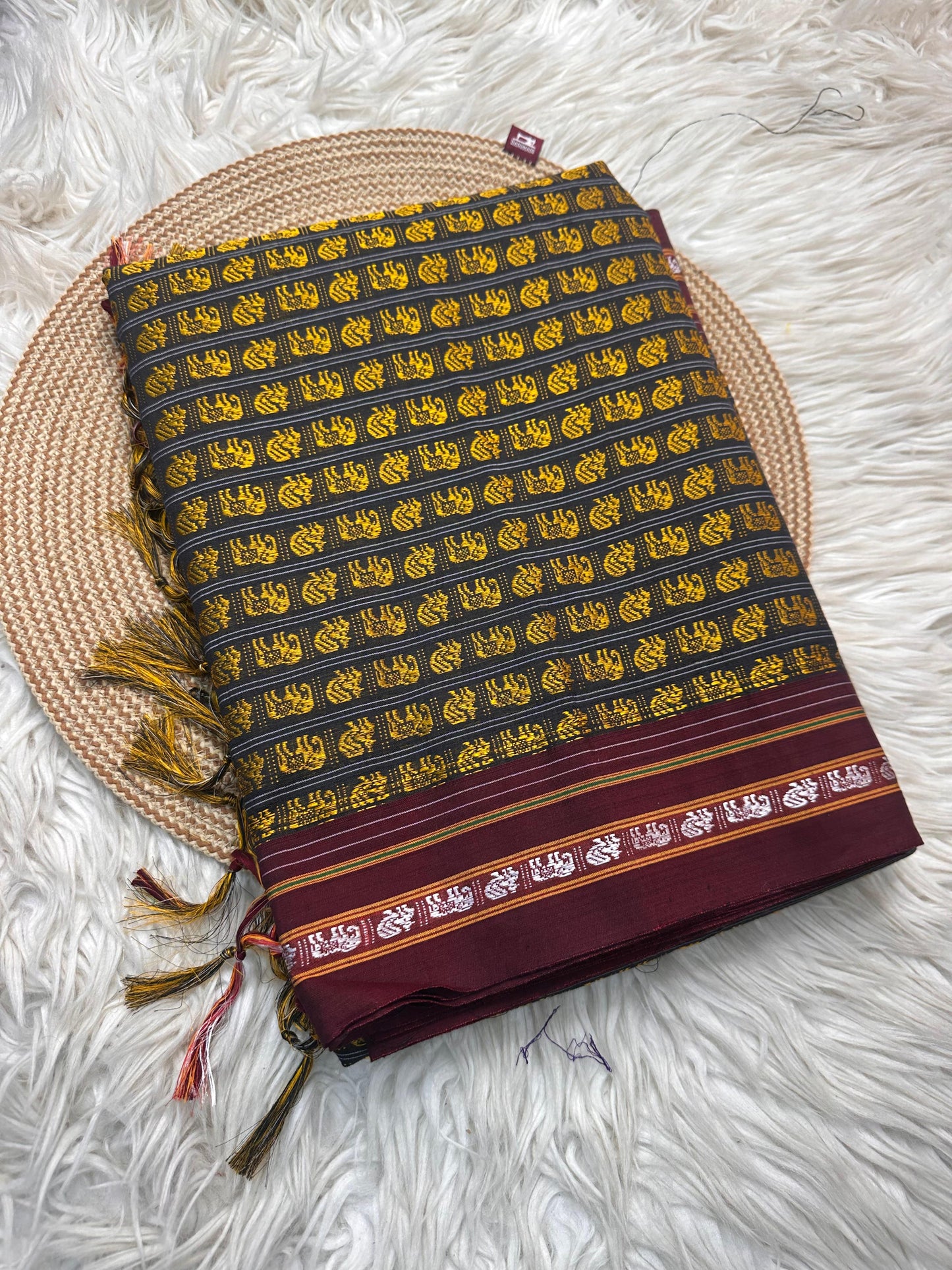 Iniyan | Khun Saree