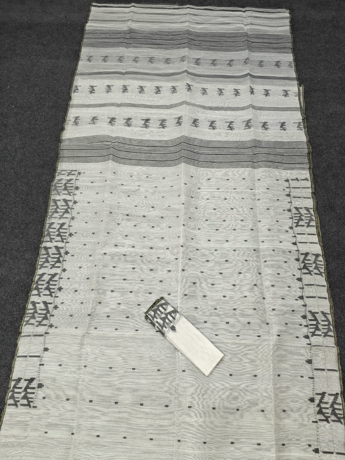 Authentic bangladesi 
half silk jamdani
With bp