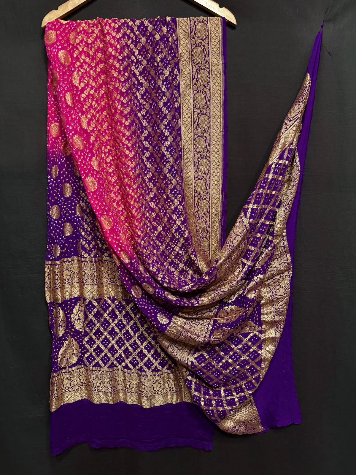 **Nim Zari Bandhej Dupatta**
- **Fabric:** handwoven Georgette
- **Design:** Beautiful Bandhej, Real Nimzari
- **Quality:** Best quality & colour 
- ** colour:** pastel & Dark
**Description:**
- **Length:** 2.50 meters, full length
- **Use:** Dress & Lehenga Choli Dupatta